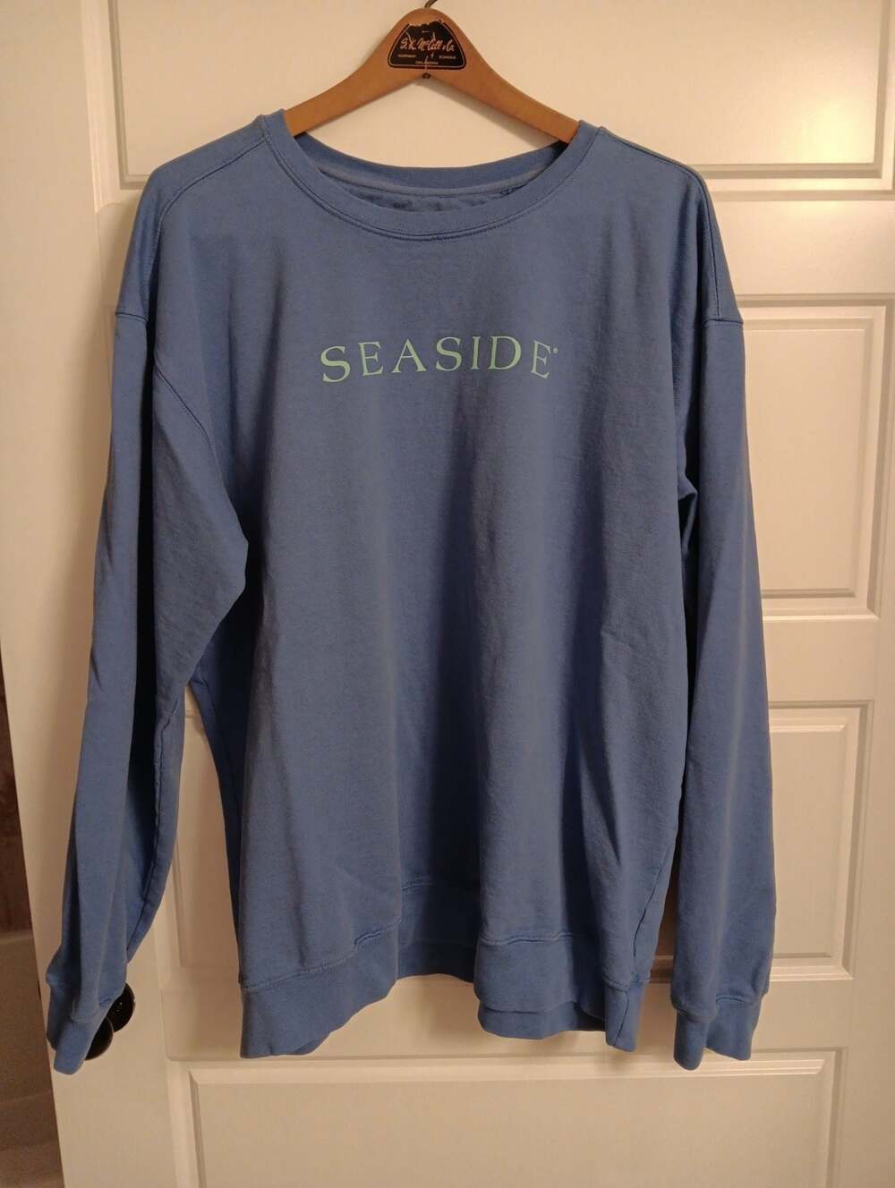 Malibu beach crew neck sweatshirt Worn a couple...